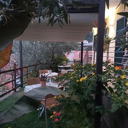 Il Rosale A Couette-café Celle Ligure